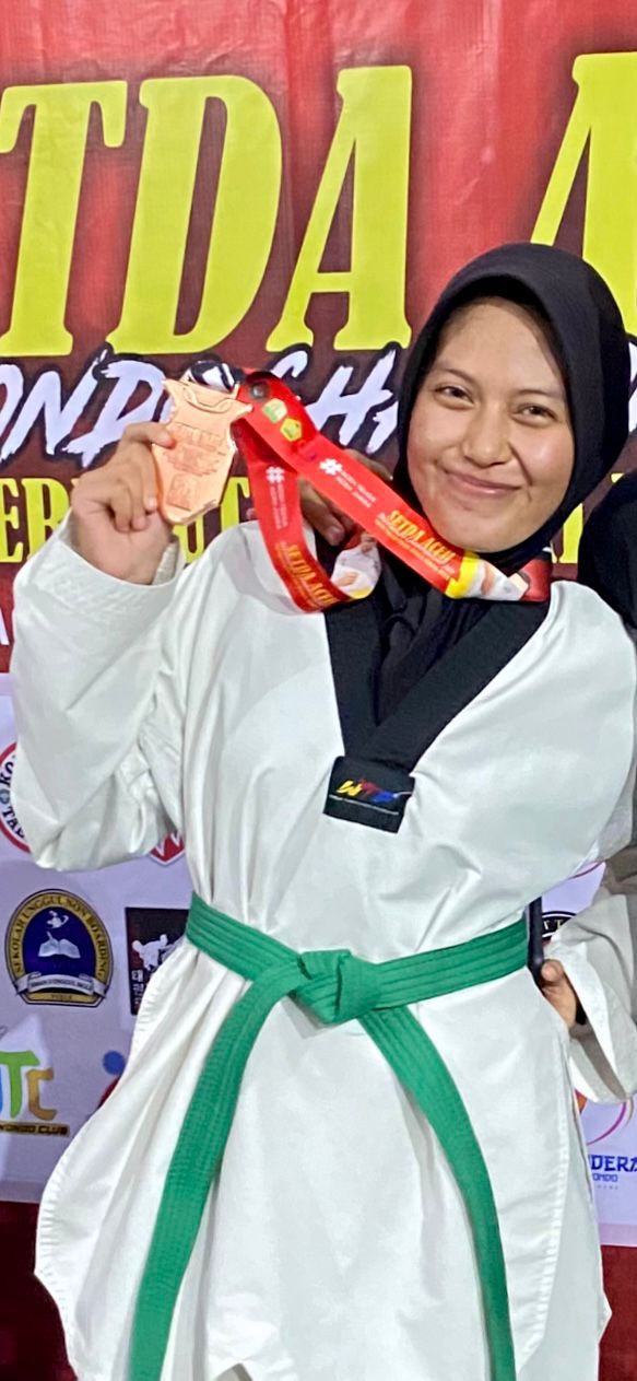 Mahasiswa D3 MAB Raih Emas dan Perunggu di Setda Aceh Taekwondo Championship 2025